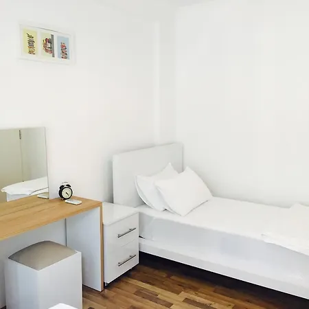 Апартаменты The Townhouse