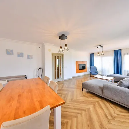 The Townhouse Apartment *